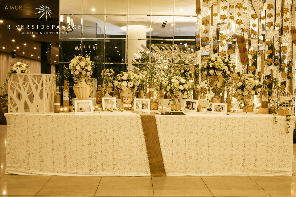 Gợi ý cách trang trí bàn đón khách tại địa điểm tổ chức tiệc cưới