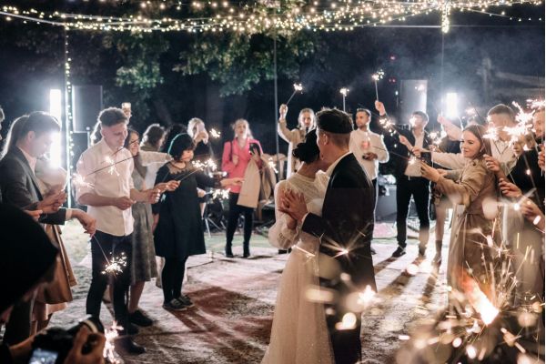 Lễ báo hỷ là gì? Thời điểm và cách tổ chức tiệc báo hỷ chuẩn nhất