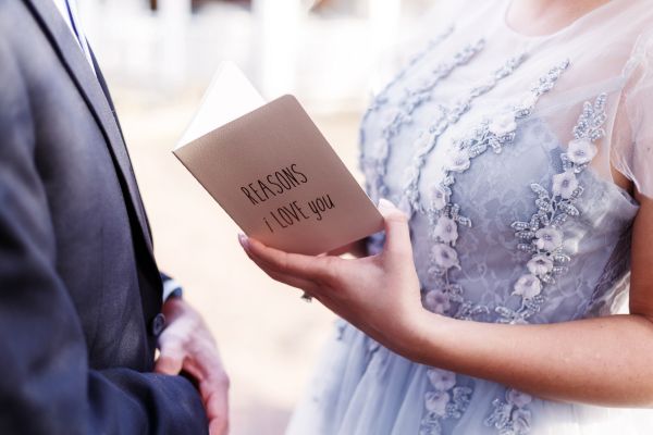Wedding Vow là gì? Nguồn gốc, ý nghĩa và bí kíp tạo lời thề nguyện lay động