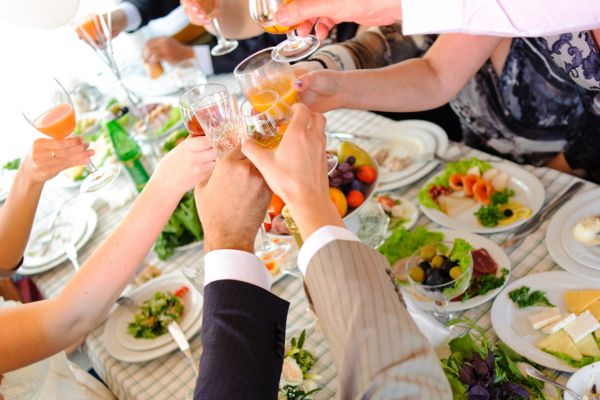 Nguyên tắc vàng xếp chỗ ngồi bàn tiệc đúng chuẩn cho mọi loại sự kiện (cưới, hội nghị)