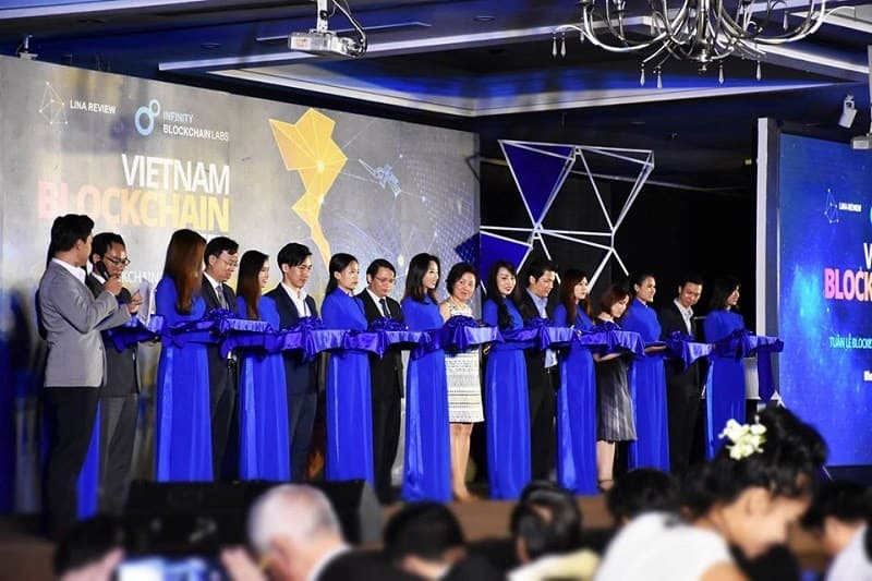 Việc thuê một công ty tổ chức sự kiện chuyên nghiệp sẽ giúp bạn giảm bớt vất vả trong quá trình chuẩn bị hội nghị tổng kết cuối năm