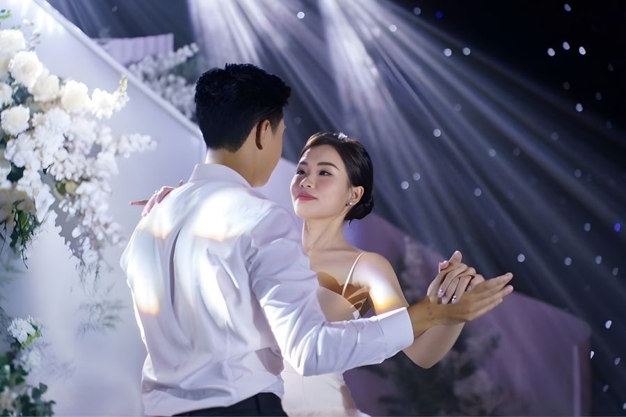 Các đám cưới hiện đại ở Việt Nam áp dụng First Dance như một cách mở màn đầy mới mẻ và độc đáo