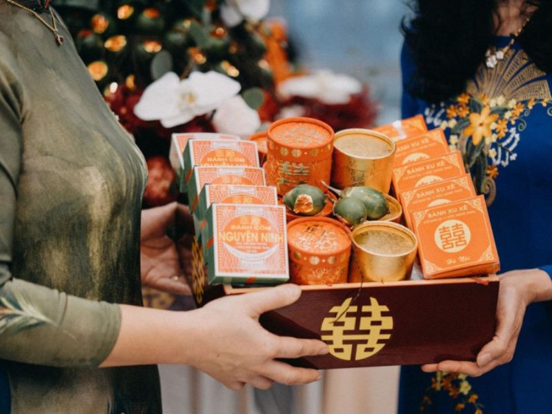 Chia và trao tráp lại quả sẽ diễn ra ngay sau khi lễ ăn hỏi kết thúc