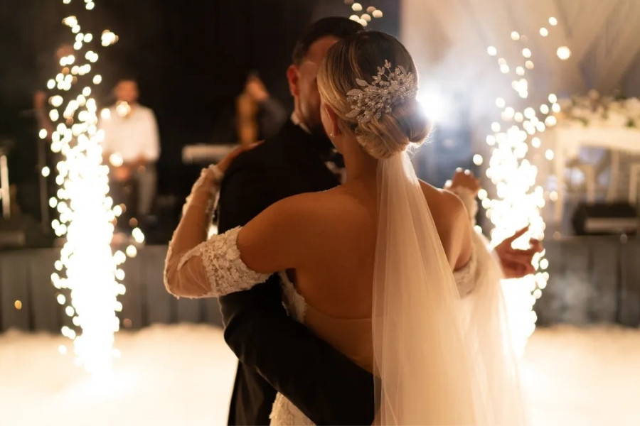  Điệu nhảy đầu tiên của đôi uyên ương cần có một bản nhạc phù hợp