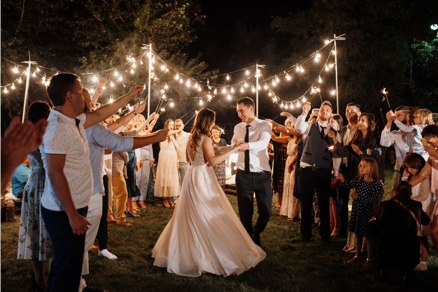 First Dance, điệu nhảy đầu cũng như khởi đầu mới của cô dâu và chú rể