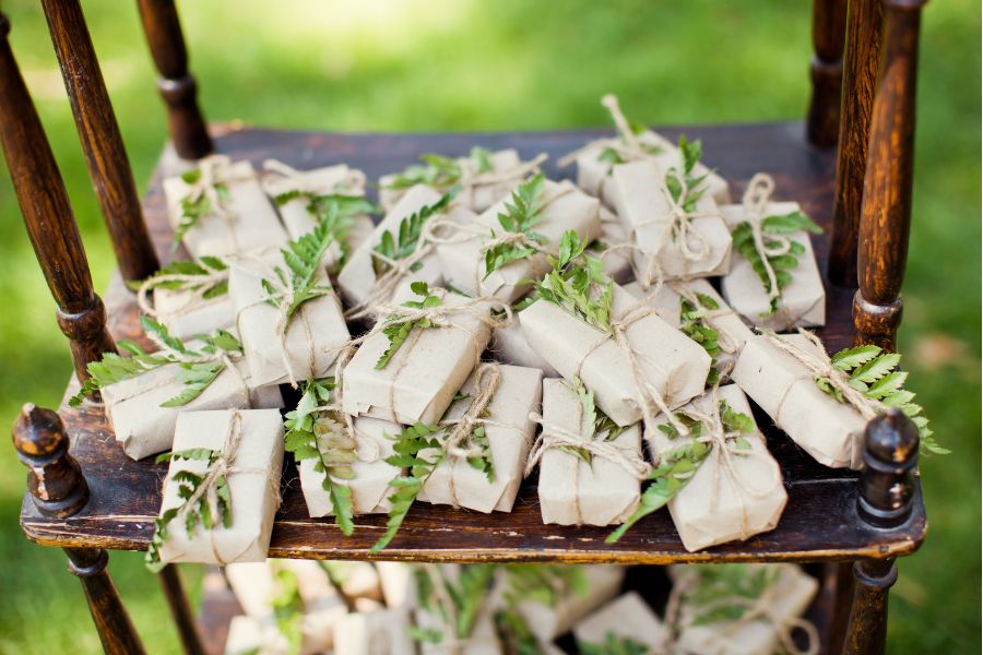Hộp quà tặng được gói theo phong cách handmade