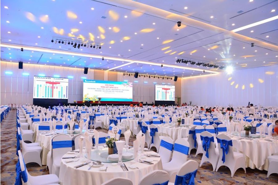 Không gian quý phái đẳng cấp 5 sao của nhà hàng ADORA Grandview