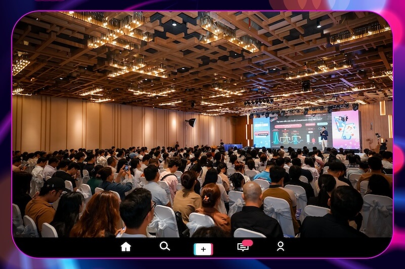 Đại diện công ty sẽ phát biểu khai mạc hội nghị