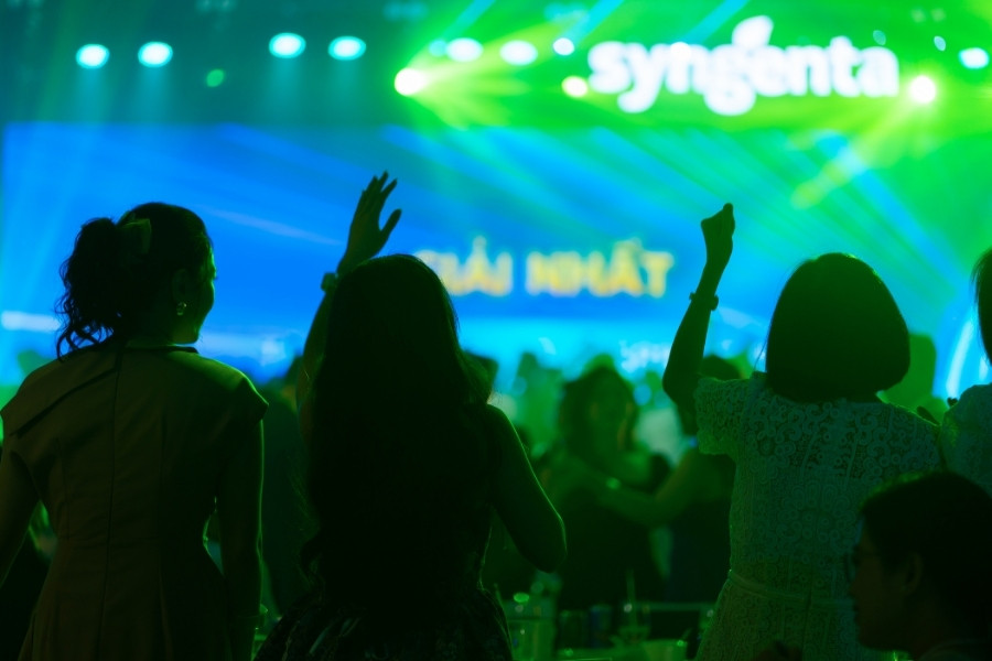 Kiểu NEON công nghệ và rực rỡ