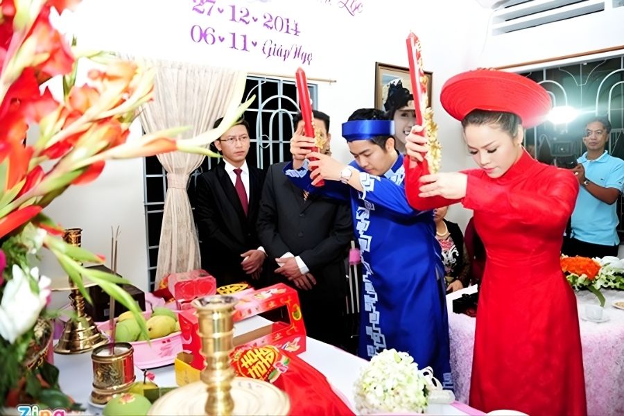 Lễ gia tiên và lễ lên đèn có nhiều nét khác nhau.