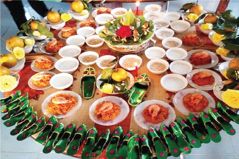 Mâm cúng đầy tháng cần đầy đủ món mặn, ngọt và sắp xếp đúng quy tắc