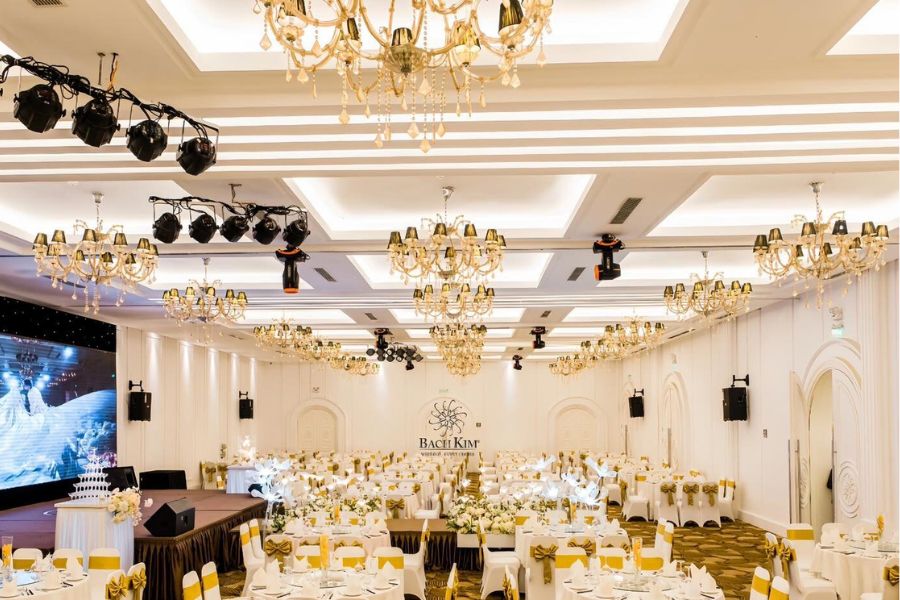 Nhà hàng tiệc cưới Bạch Kim phù hợp cho các cặp đôi có khách mời trung bình