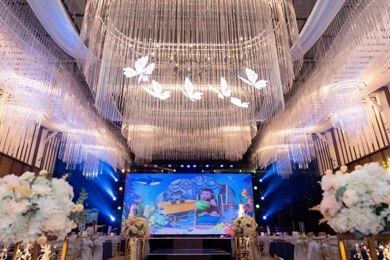 Riverside Palace cung cấp không gian rộng rãi, sang trọng và dịch vụ chuyên nghiệp, làm cho tiệc đầy tháng thêm phần ấn tượng.
