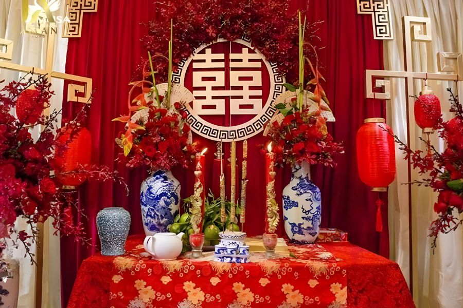 Sắc đỏ với Traditional Red làm nổi bật nét đẹp truyền thống