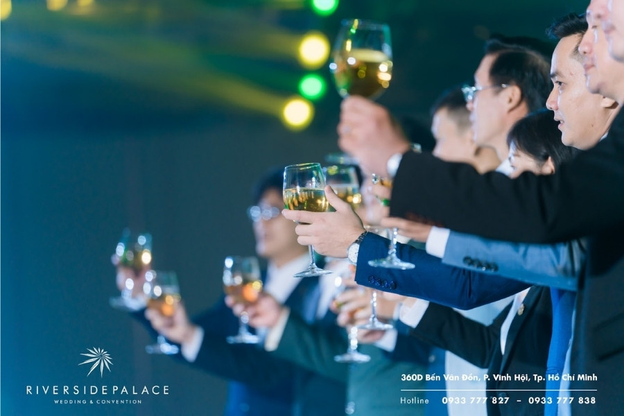 Trang phục hội nghị là cách thể hiện sự tôn trọng đối với bản thân và ban tổ chức