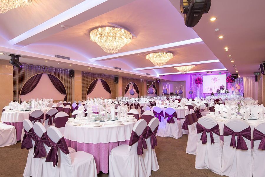 Trang trí sang trọng, quý phái tại nhà hàng tiệc cưới Bách Việt 