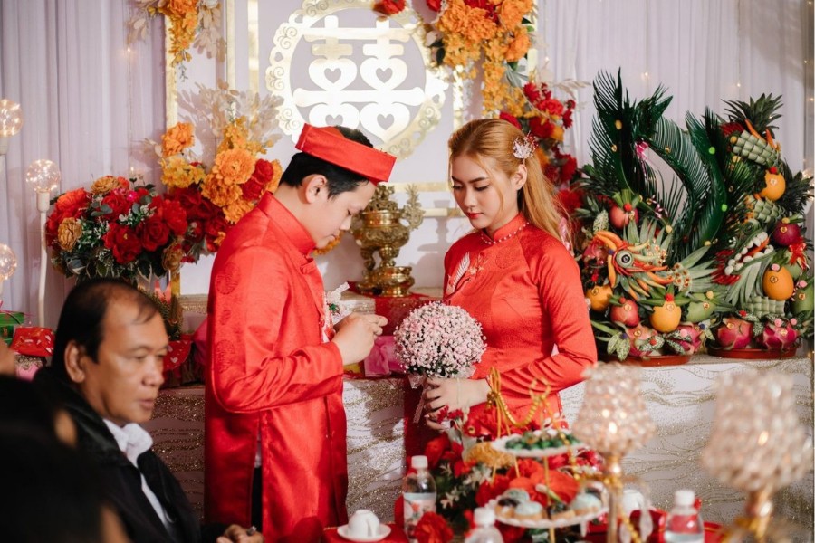 Tráp ăn hỏi là lời cảm ơn gửi đến nhà gái vì công ơn sinh thành, đồng thời là lời hứa chăm sóc và gắn kết bền lâu của nhà trai đối với cô dâu