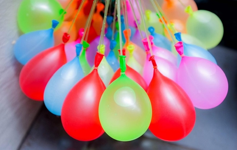 Trò chơi cải thiện phản xạ và giải nhiệt vui chơi cho tiệc ngoài trời.