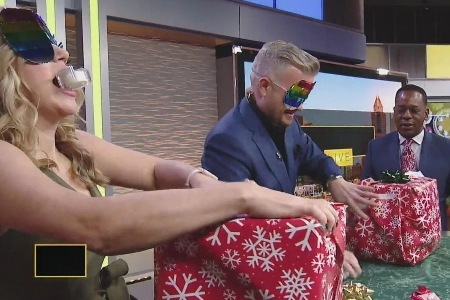 Thử thách bịt mắt gói quà