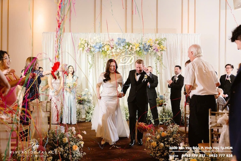 Nụ cười hạnh phúc trên môi hai bạn chính là nét "tướng phu thê" rạng rỡ nhất